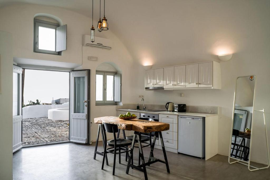 Fosuites Oia  Luaran gambar