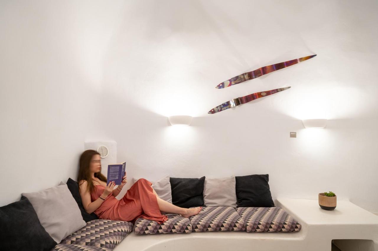 Fosuites Oia  Luaran gambar